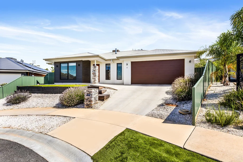 Kangaroo Flat 4房  Charming 4-Bedroom Home in the Heart of Kangaroo Flat!