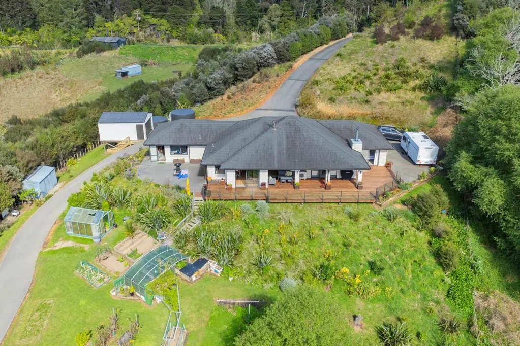 Dairy Flat 5房  Lifestyle with Income Potential