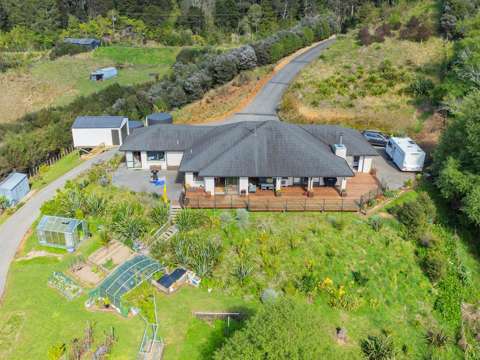 Dairy Flat 5房  Lifestyle with Income Potential