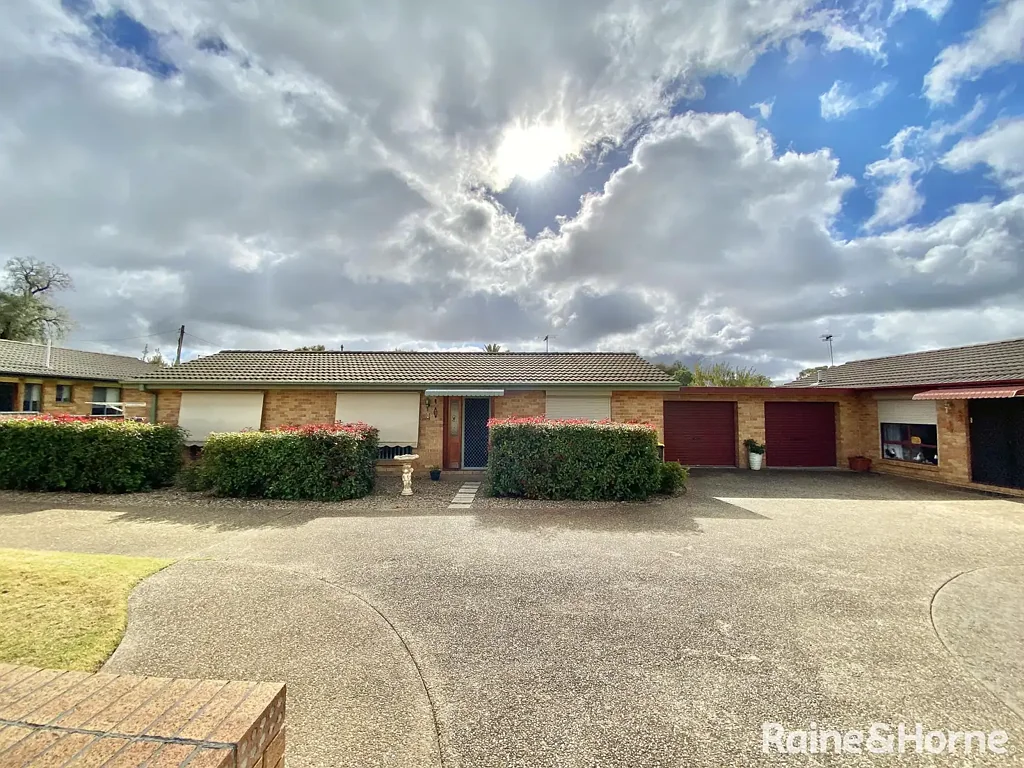 Young 6 Bedroom SOLID INVESTMENT WITH FUTURE STRATA POTENTIAL