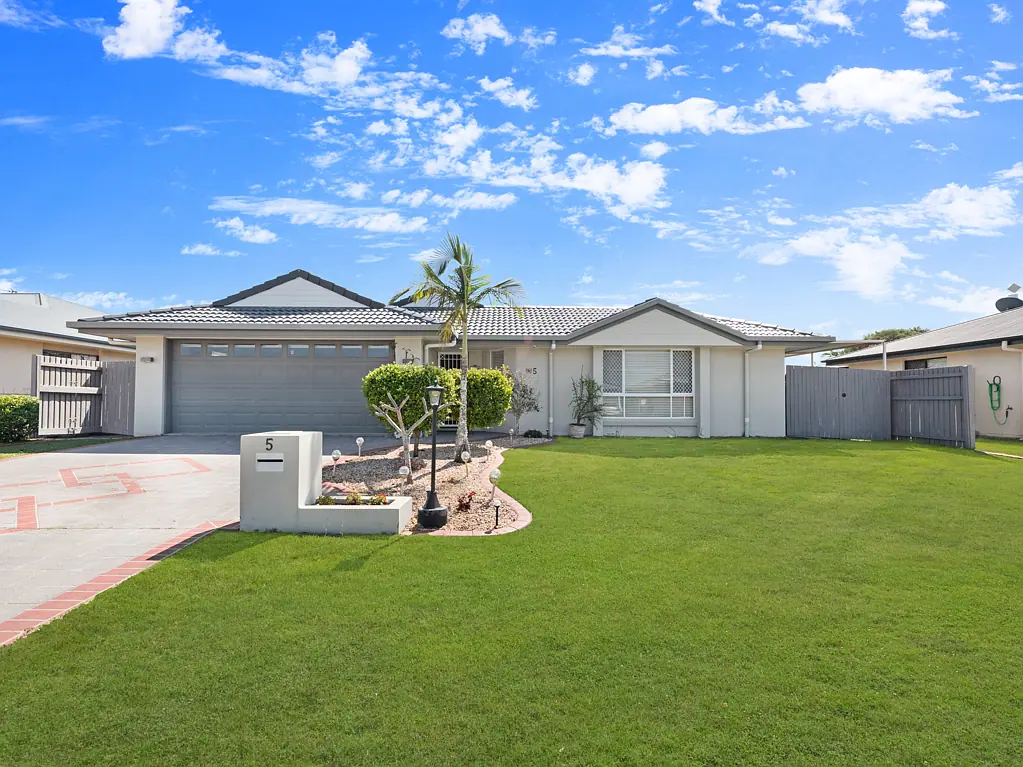 5 Earl St Vincent Circuit, Eli Waters, QLD 4655
