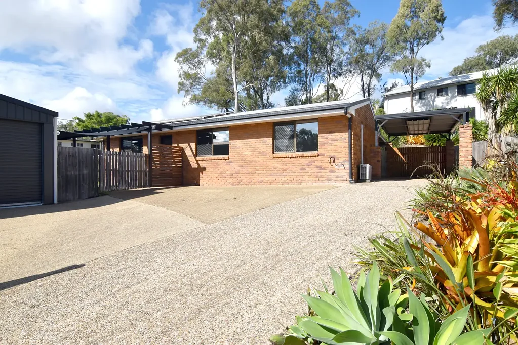 APPROVED APPLICATION :: CLINTON GEM WITH A DOUBLE BAY SHED!