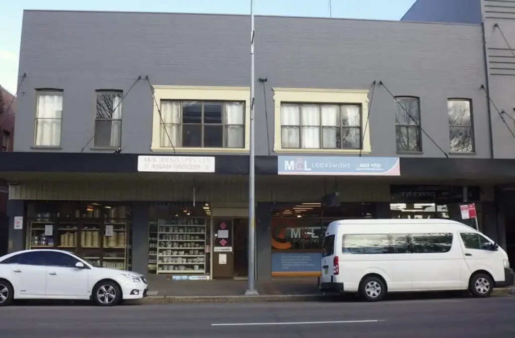 Spacious Two-Bedroom Flat in a Prime Newcastle West Location!