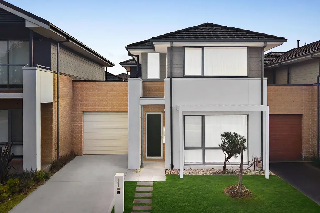 Wantirna South 3房 Harcrest Estate 尊贵地段，精致现代家庭生活 Refined Family Living with Contemporary Style in Prestigious Harcrest Estate