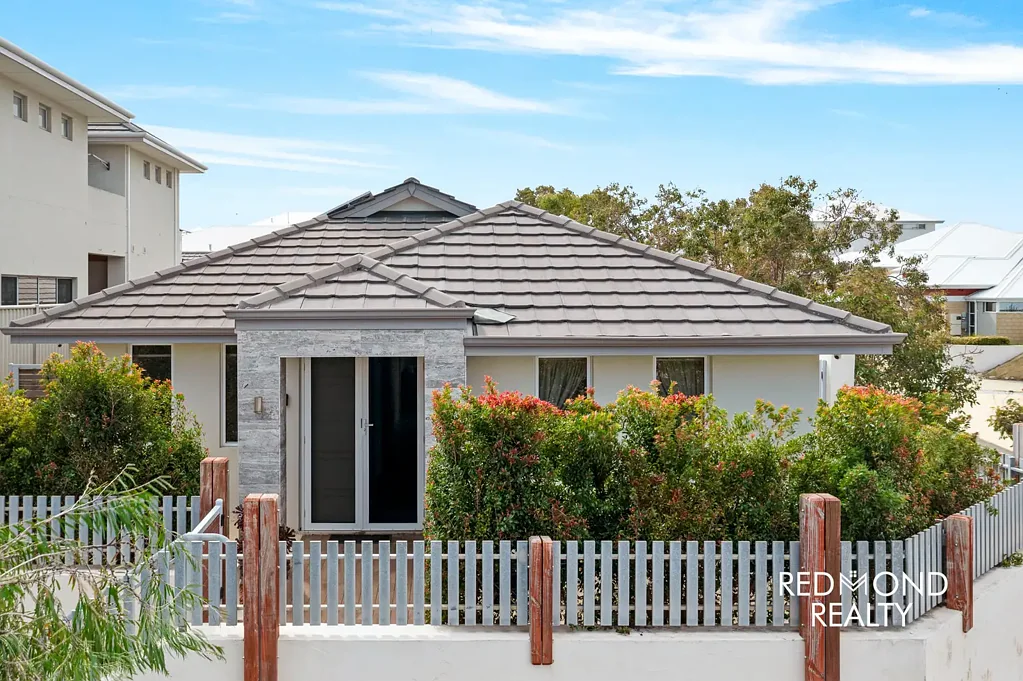 Alkimos 3 Bedroom Stylish Shorehaven Parkside Retreat