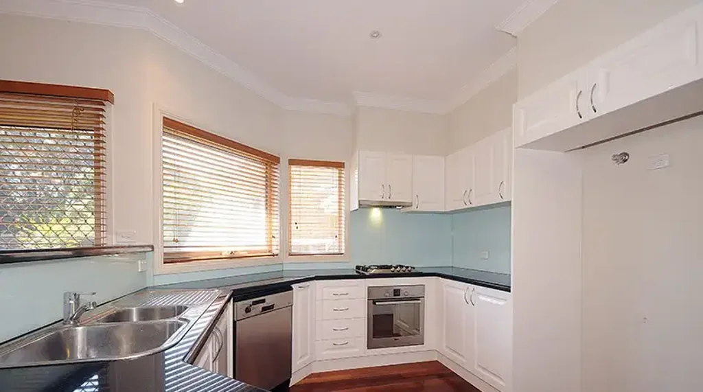 Four Bedroom Townhouse in Quiet Location