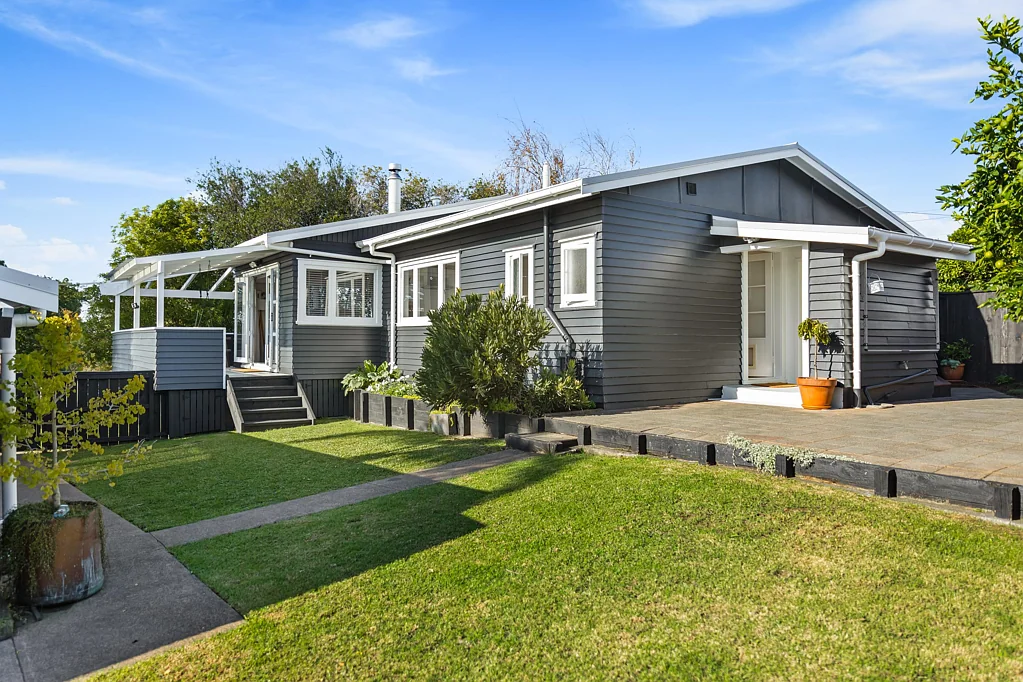 37 Waimumu Road, Massey, Waitakere City, Auckland