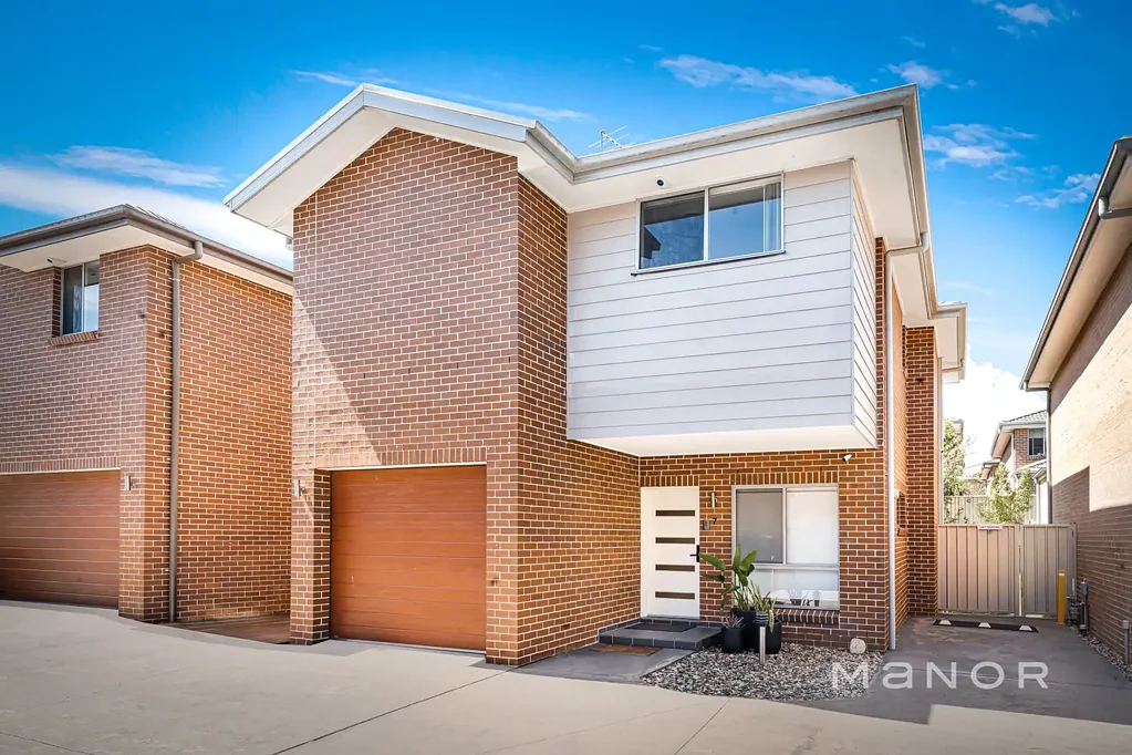 Kellyville Ridge 4Moenga Free Standing Townhouse within John Palmer public and The Ponds High Catchment