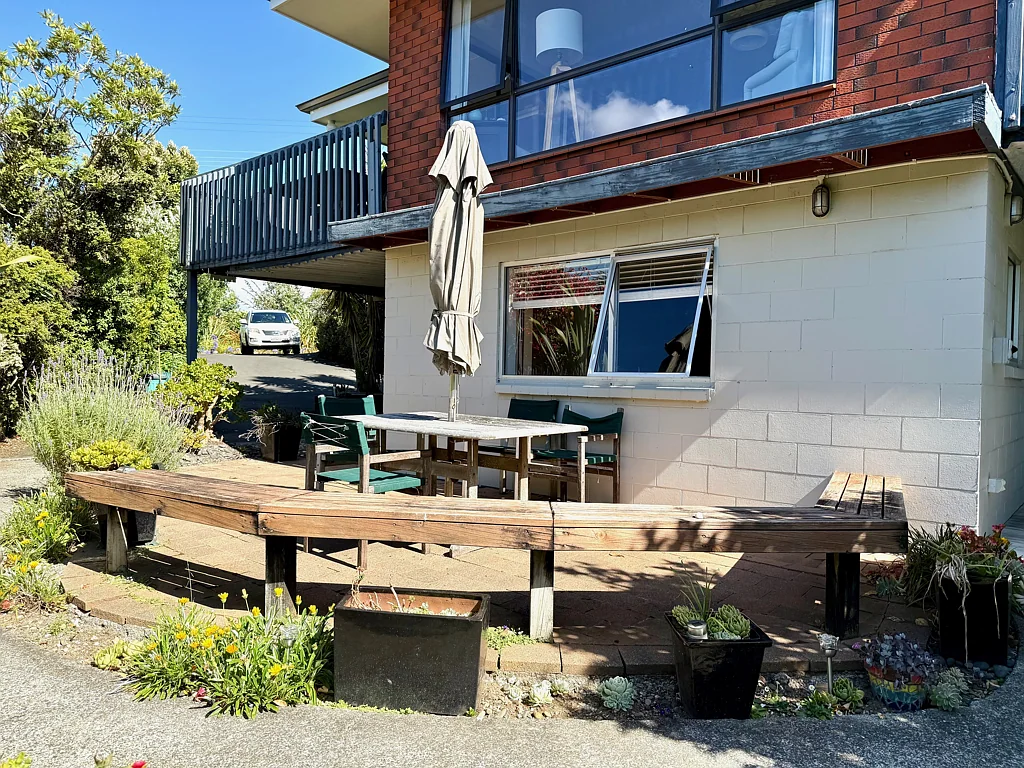 16 Upper Wainui Road Apartment (All utilities included)