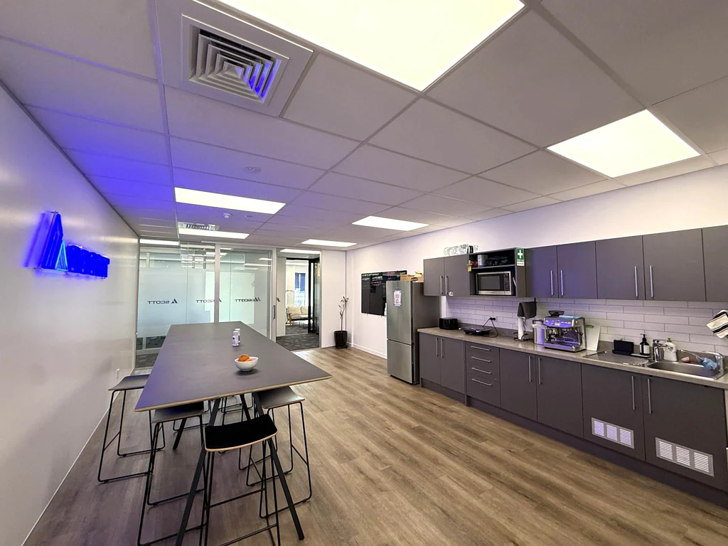 Newmarket TIDY TEED STREET PREMISES WITH A GREAT OUTLOOK