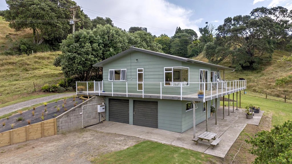 Opotiki and Surrounds 3 Slaapkamer Sun-Drenched Coastal Lifestyle Block