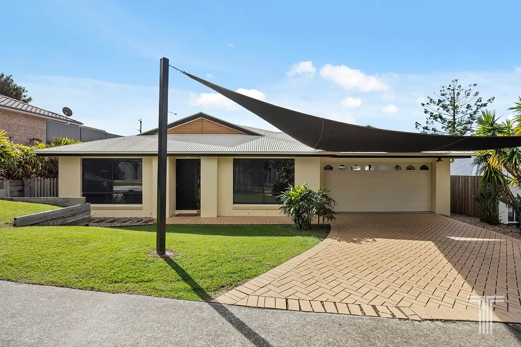 Mount Gravatt East 4 Bedroom Spacious, Low Maintenance and Perfectly Positioned in the Cavendish Road Catchment