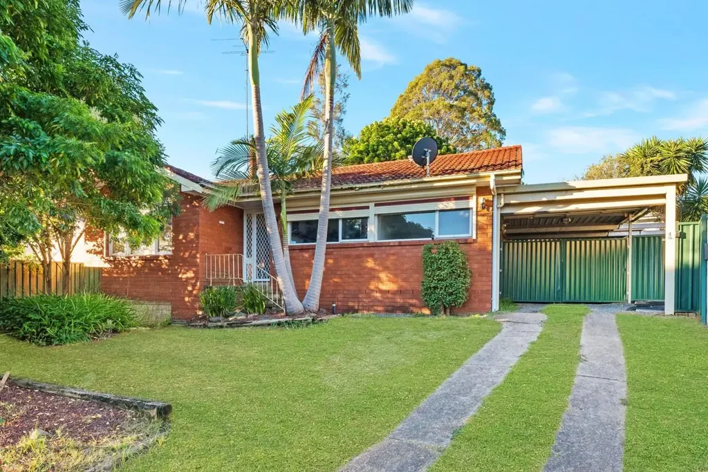 Ambarvale 5房 宽敞土地 双居机会 三卧主宅 两卧granny flat 带顶棚娱乐区 近Macarthur Square Must to see! House & granny flat close to everything!