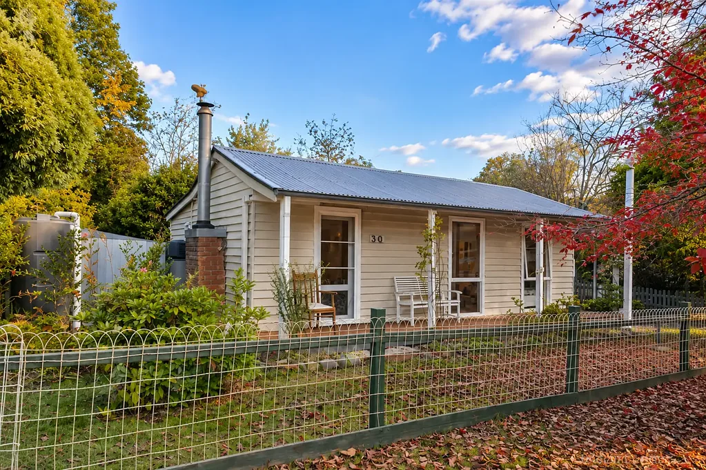 Charming & Quirky Fully Furnished Cottage in the Heart of Jamieson