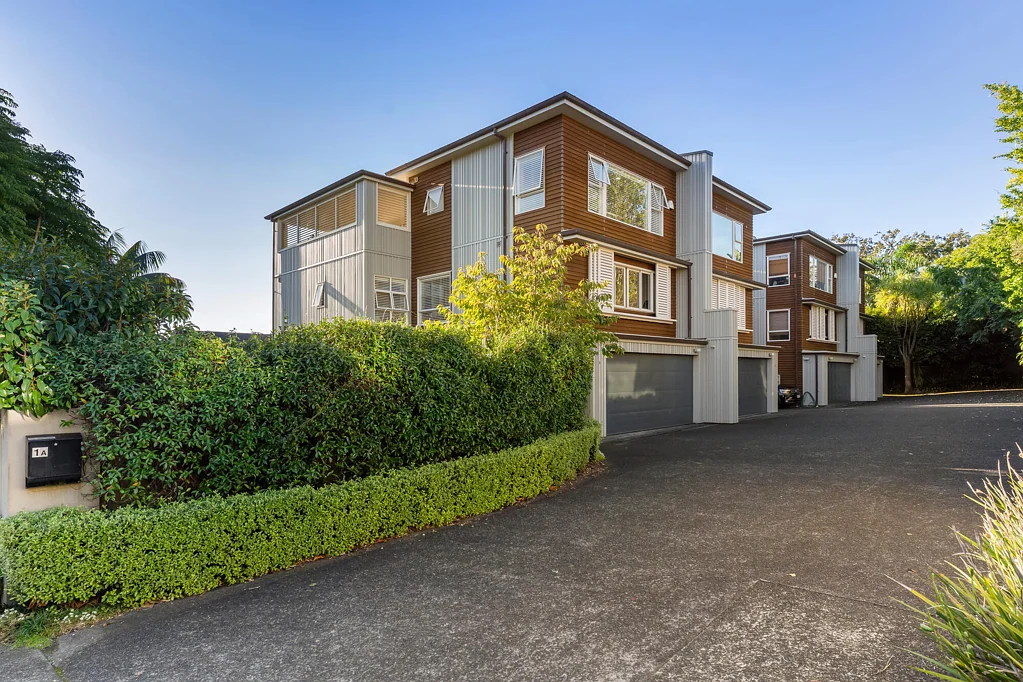 Parnell 4房 繁华与宁静兼得，双校网加持，高端低维护生活在此实现！ Elevated townhouse living