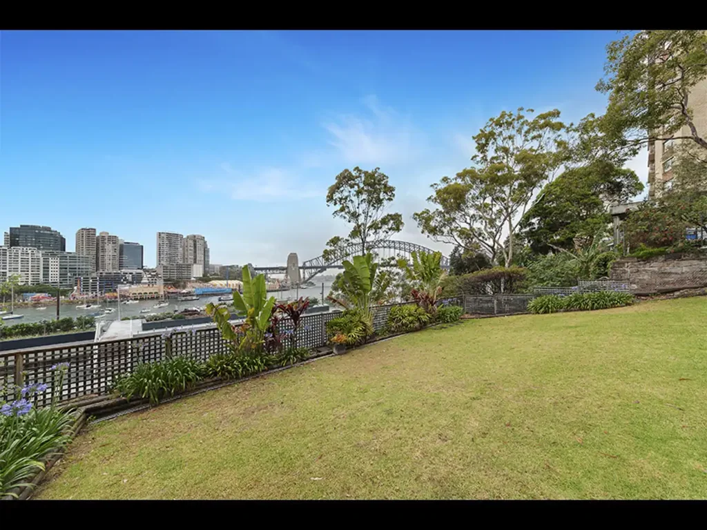 HARBOURSIDE ART DECO ONE BEDDER APARTMENT