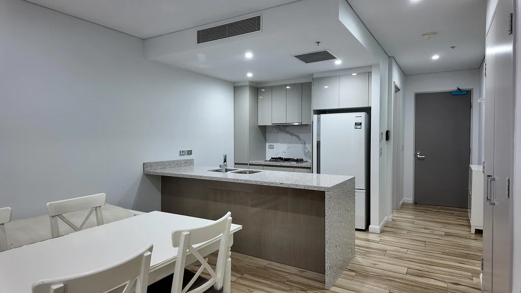 Furnished Apartment with study in the Heart of Mascot