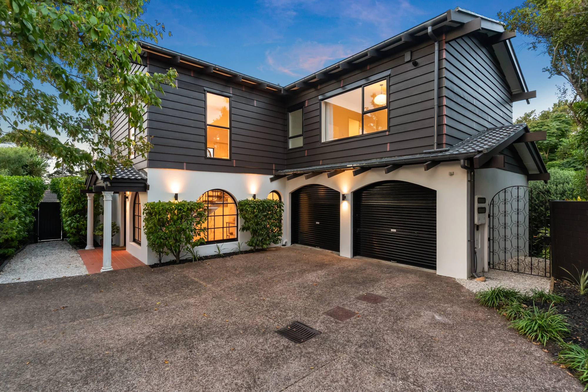 Saint Heliers 4房 泳池相伴,海景作幕!拥809㎡全幅地,尽享从容优雅人生 PRIVATE FAMILY HAVEN WITH STUNNING VIEWS