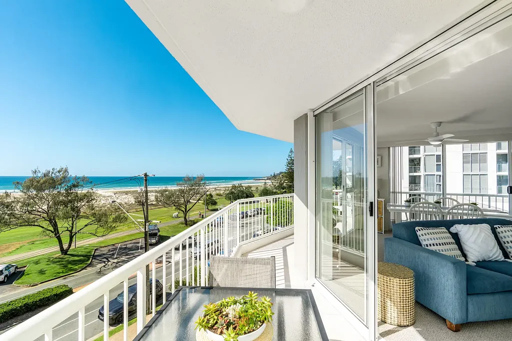 Coolangatta 2Phòng ngủ GENUINE OFFERS CONSIDERED /Stunning rare north east corner opportunity in Meridian Tower
