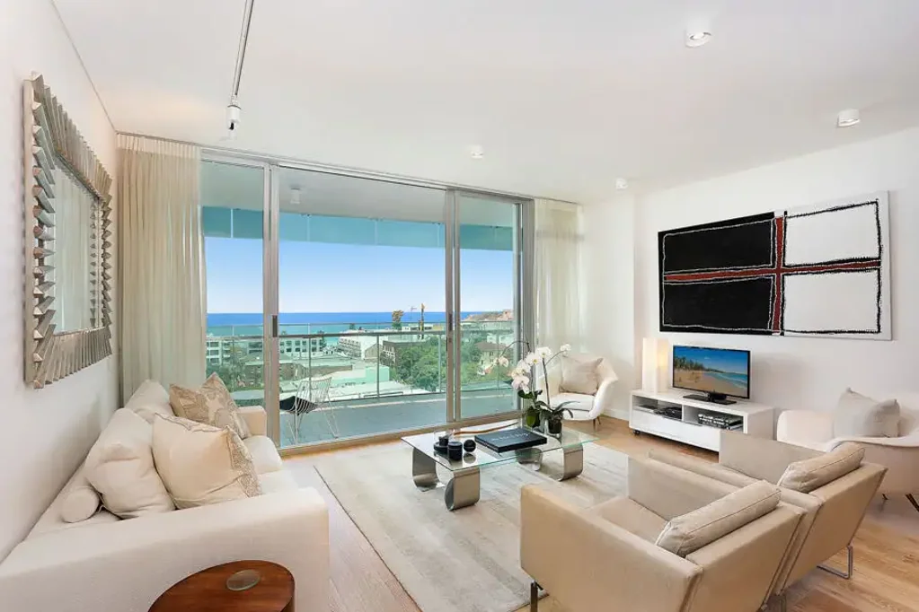 SHORT LEASE ONLY! Fully Furnished Sub-Penthouse