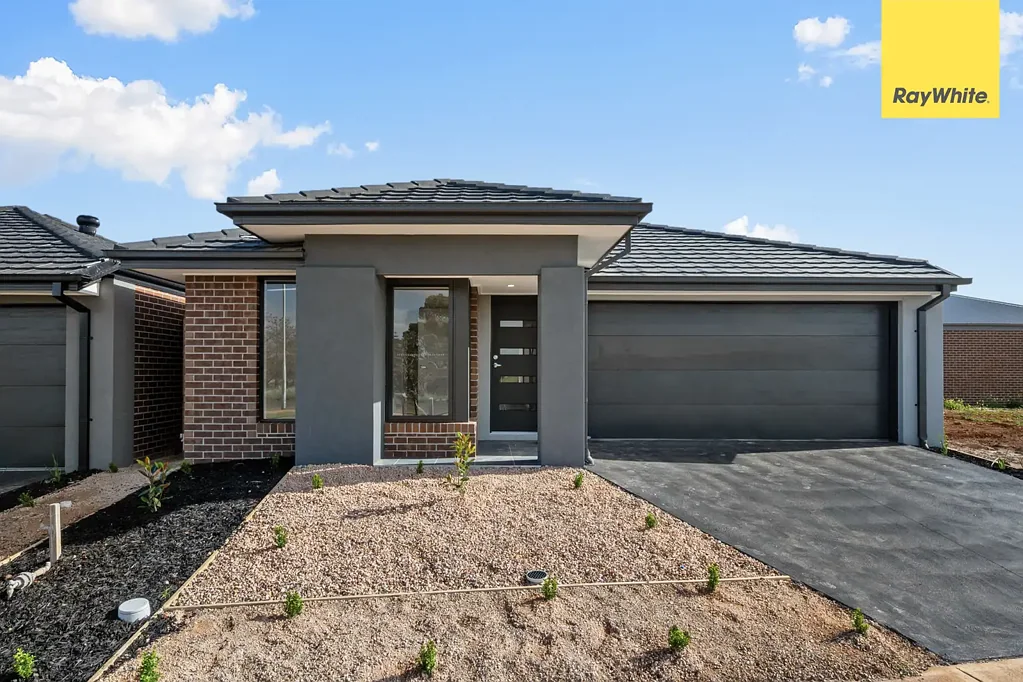 Brand-New Royston Homes Build in the Heart of Thornhill Park