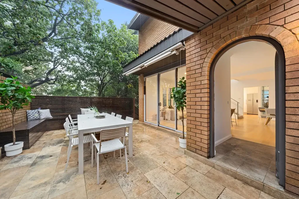BOUTIQUE THREE BEDROOM TOWNHOUSE