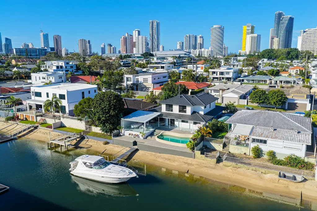 Broadbeach Waters 5 Bedroom Large Family Waterfront Entertainer - Excellent Location - Absolutely Will Be Sold!