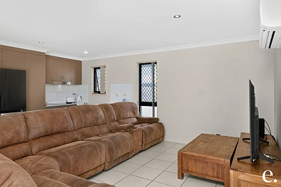 客厅 - 21 OUTRIGGER DR, MULAMBIN QLD 4703