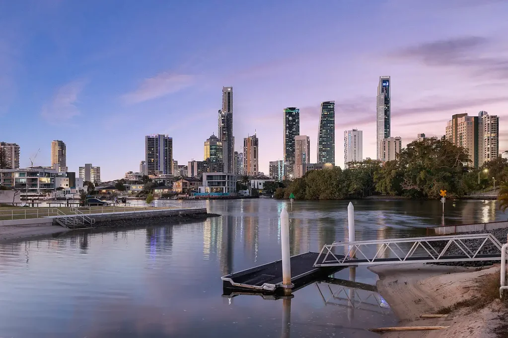 Surfers Paradise 4غرفة نوم An Impressive Waterfront Opportunity of Unrivalled Scale & Potential