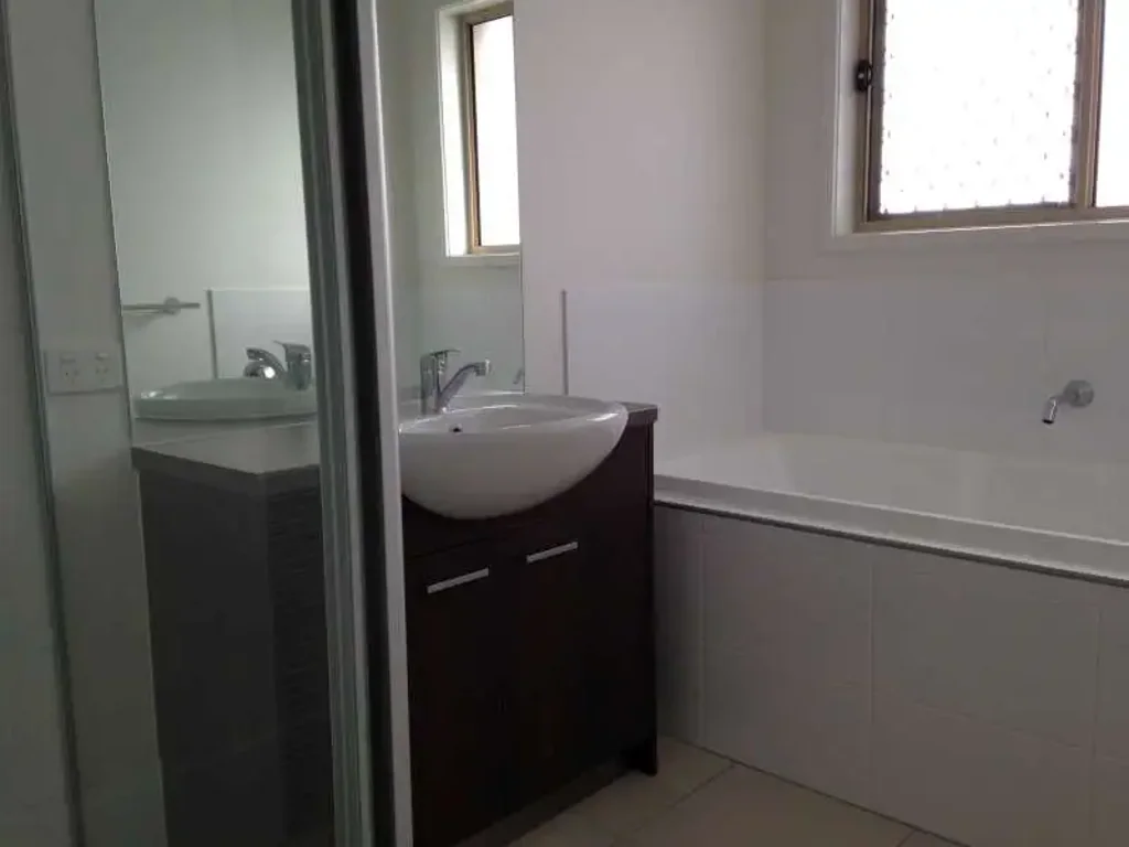 4 Bedroom duplex in Mango Hill