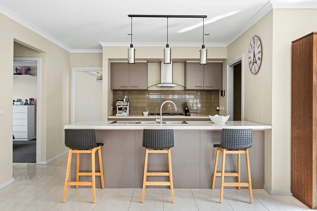 Hillside 4कमरा Family Living Designed to Bring Everyone Together