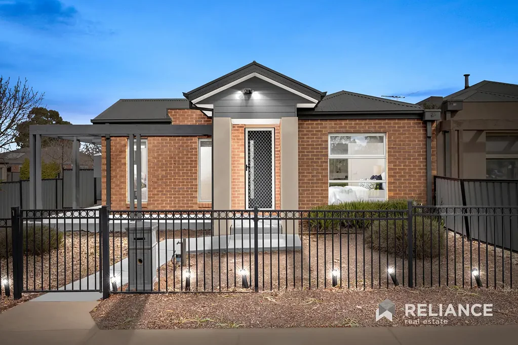 Point Cook 4chambre Modern Family Comfort on a Generous 424m²