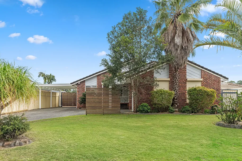 FAMILY HOME LOCATED IN LAKESIDE