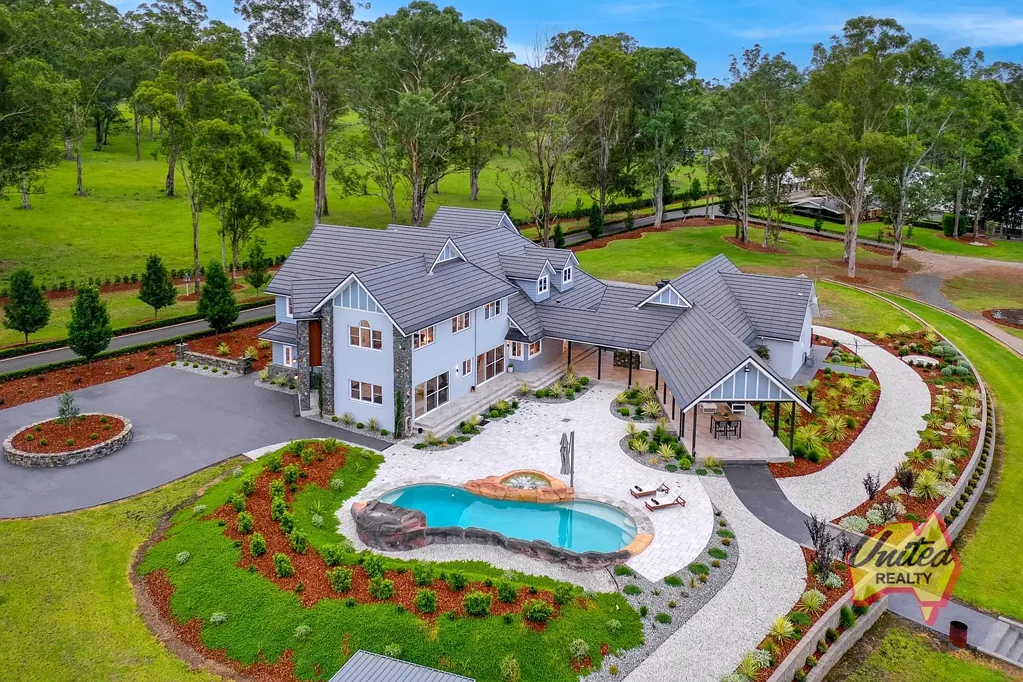 Cobbitty 11房 阿尔卑斯风格庄园 7卧主宅 地暖Philippe壁炉 厨师厨房 健身桑拿客房 海滨小屋 网球场泳池 400㎡仓库 10.48英亩 Alpine-Inspired Luxury Estate on 10.48 Acres* With Guesthouse, Tennis Court, She