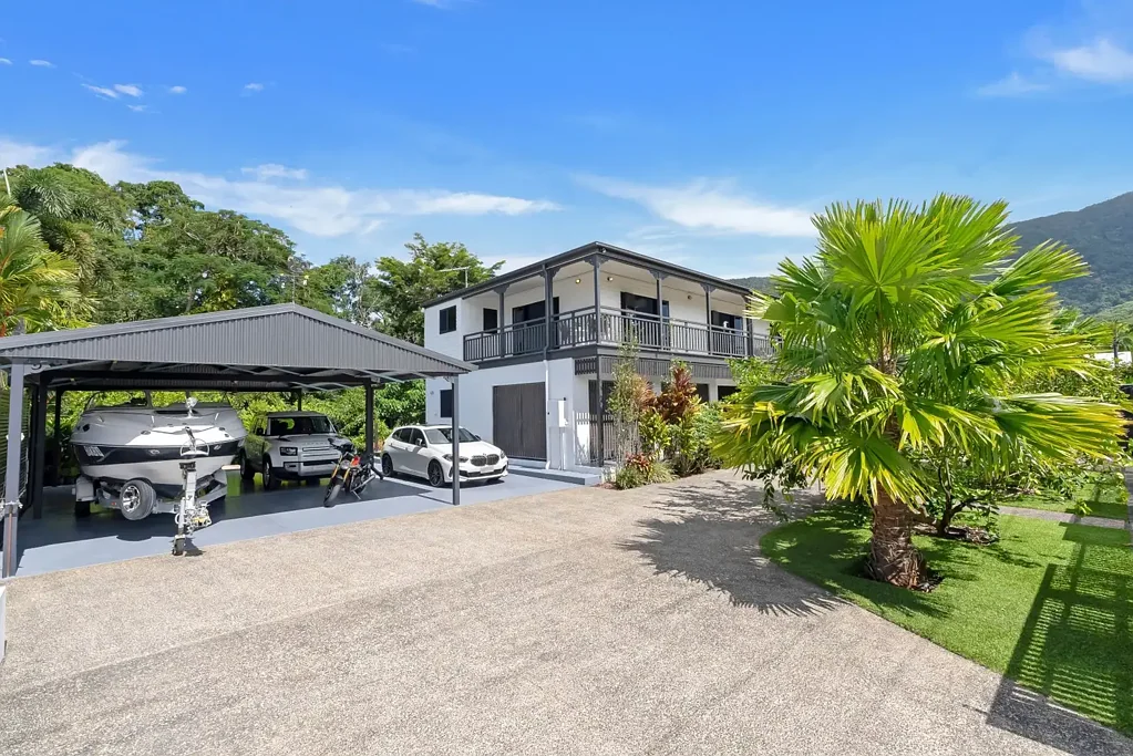 Palm Cove 4ห้องนอน Kookaburra House - Modern Tropical Living in the Heart of Palm Cove 
Space, Privacy & Lifestyle