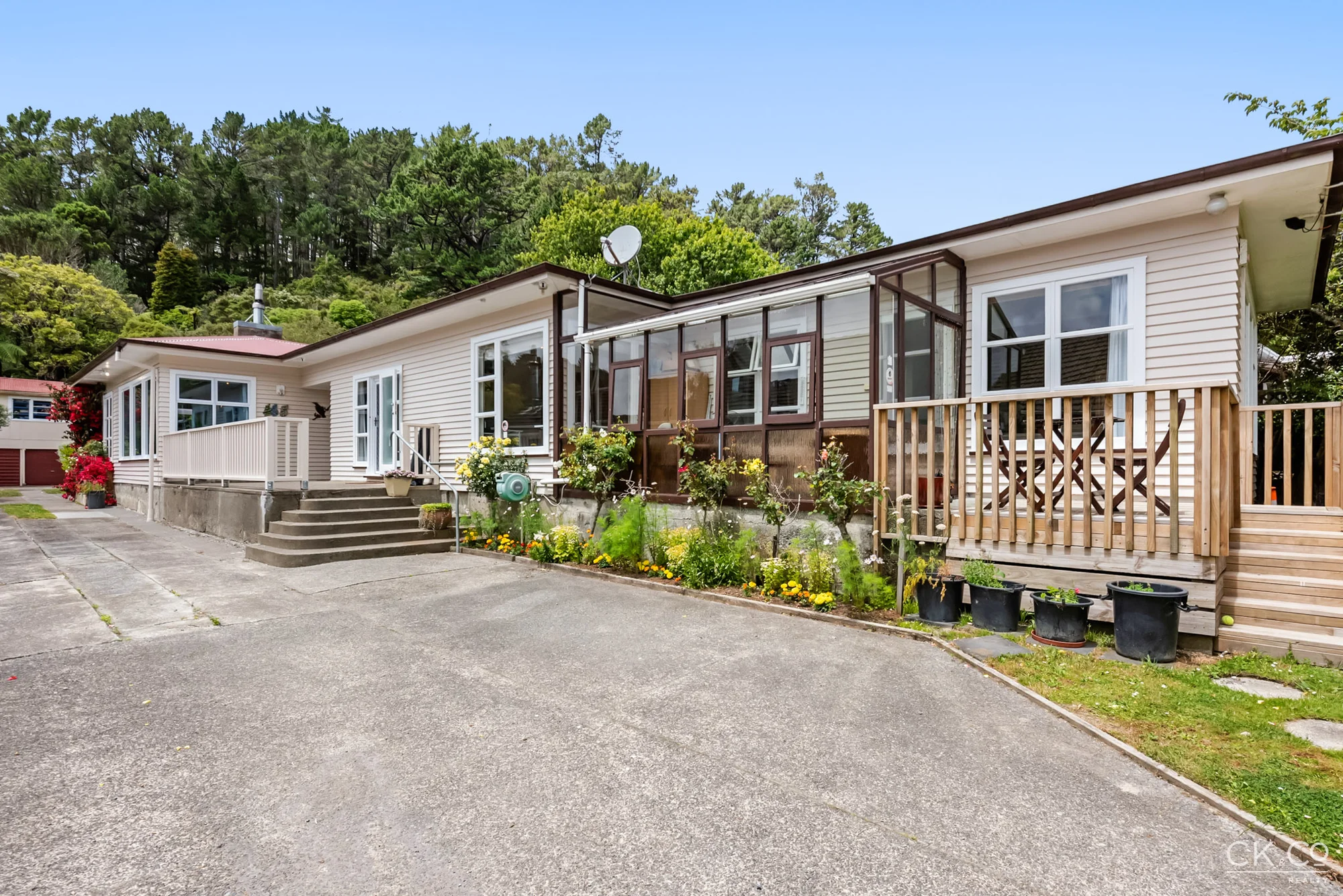 Stokes Valley 4房  Multi generational living at its finest!