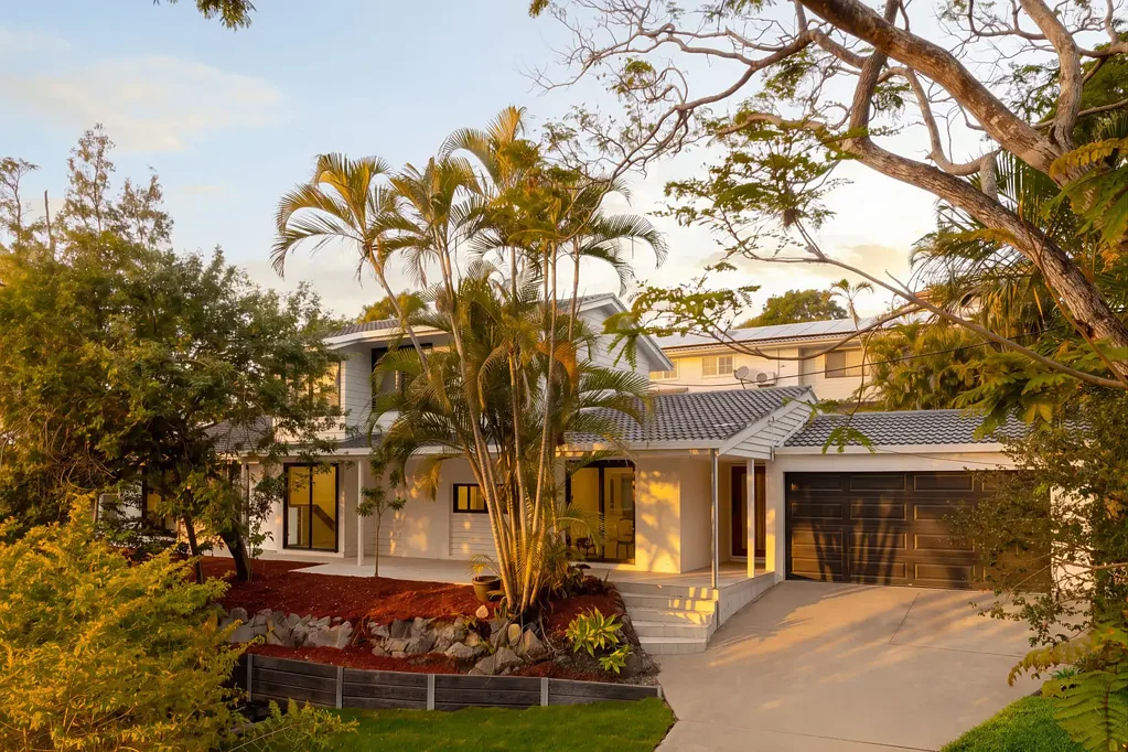 Kenmore 5कमरा A Contemporary Retreat with Exceptional Outdoor Entertaining