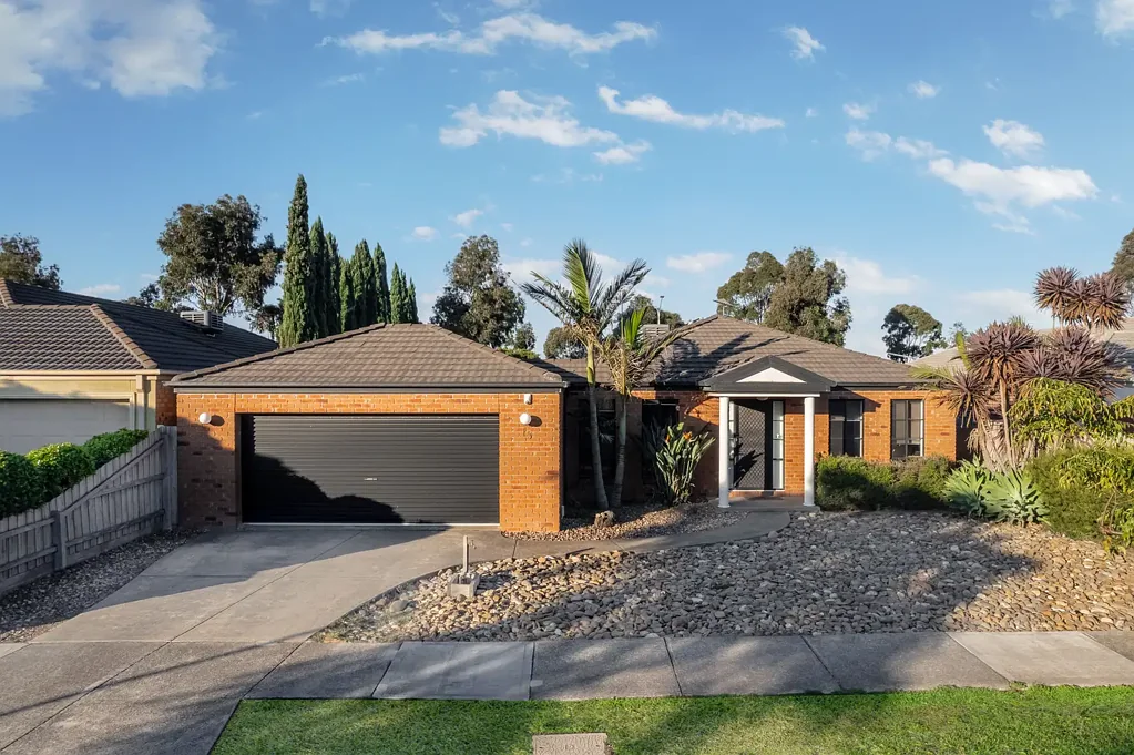 15 Masters Circuit, Roxburgh Park, VIC 3064