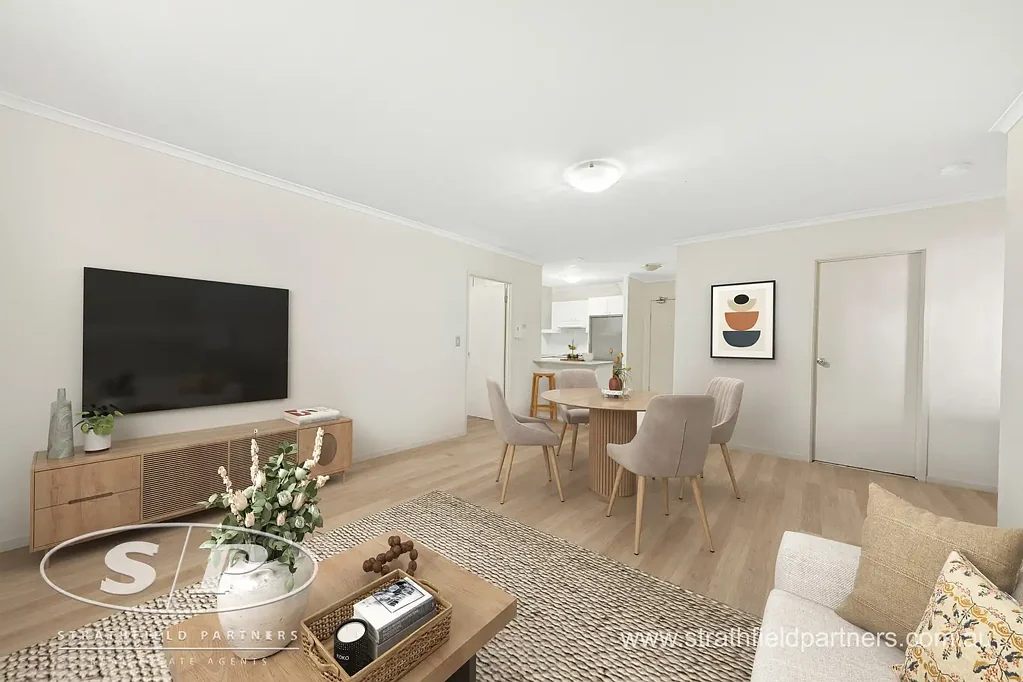 Homebush 2房 东向朝向 自然光线充足 9楼开阔视野 两卧带柜 主卧私石浴 开放式厨餐 安全建筑 专属车位 便利生活 Elevated Living with Sunlit East-Facing Appeal in the Heart of Homebush