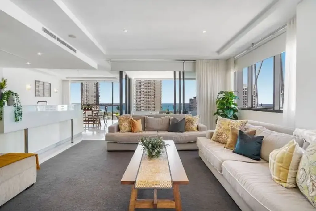 Broadbeach 3房  REDUCED Price Opportunity  "Ocean" & "Hinterland" Views "Aria" in Broadbeach