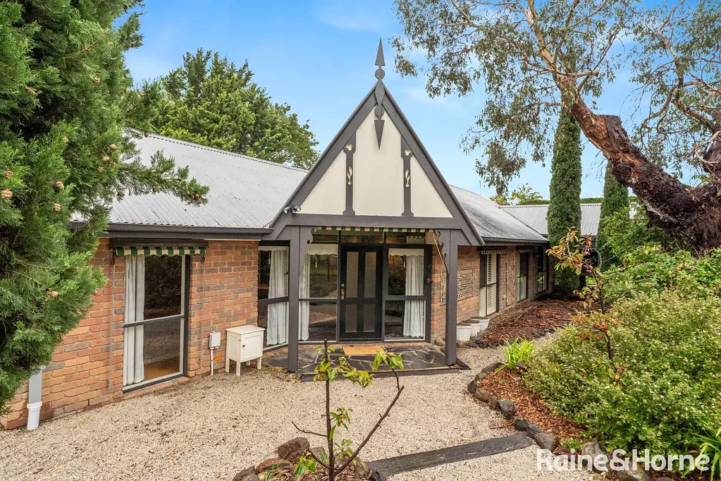 Riddells Creek 3房  Charming Character Cottage in the Heart of Riddells Creek