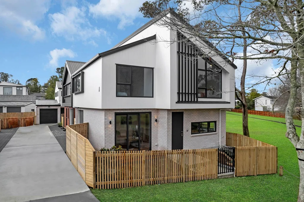 10B Truscott Place, West Harbour, Waitakere City, Auckland