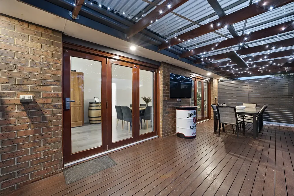 Lysterfield 3房 时尚家庭生活，卓越室内外魅力 Stylish Family Living with Exceptional Indoor-Outdoor Appeal