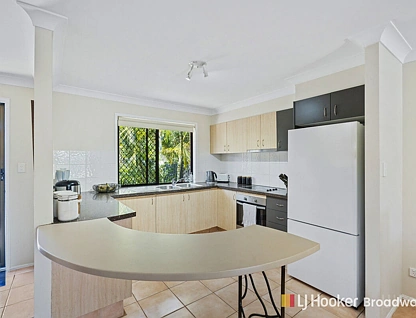 4/145 Government Road, Labrador, Gold Coast, 2 Bedrooms, 1 Bathrooms, Apartment