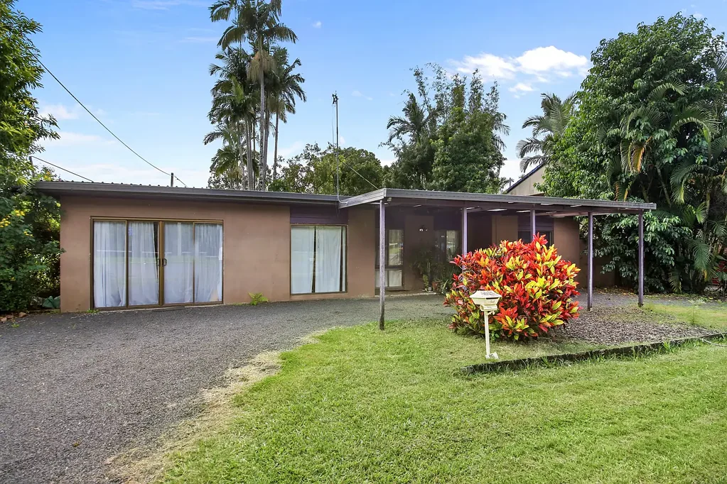 Cooroy 4ห้องนอน Adjoining sites zoned medium impact - buy one or buy both