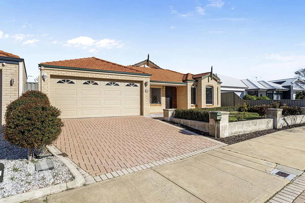 4 Rosette Place, Piara Waters, WA 6112