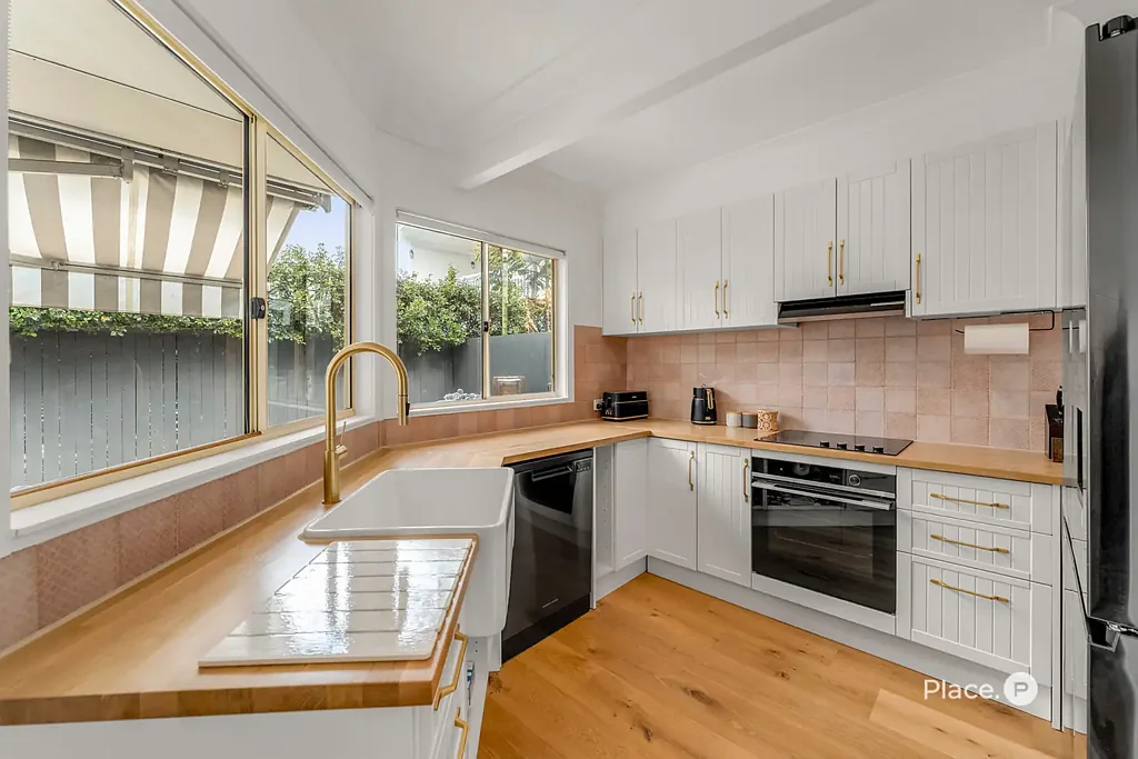 Bulimba 3 Slaapkamer Bright, Airy & Contemporary Feel: Premium Indoor-Outdoor Living in Bulimba’s Cutest Street