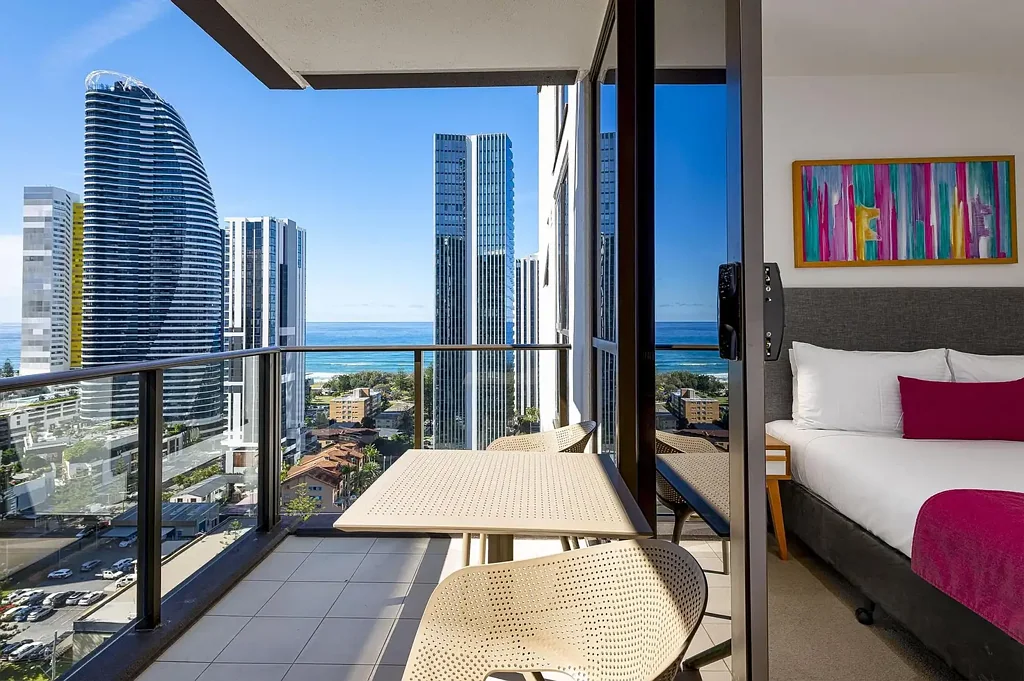 Broadbeach 1બેડરૂમ SUBMIT ALL OFFERS! HIGH FLOOR,  OCEAN VIEWS!