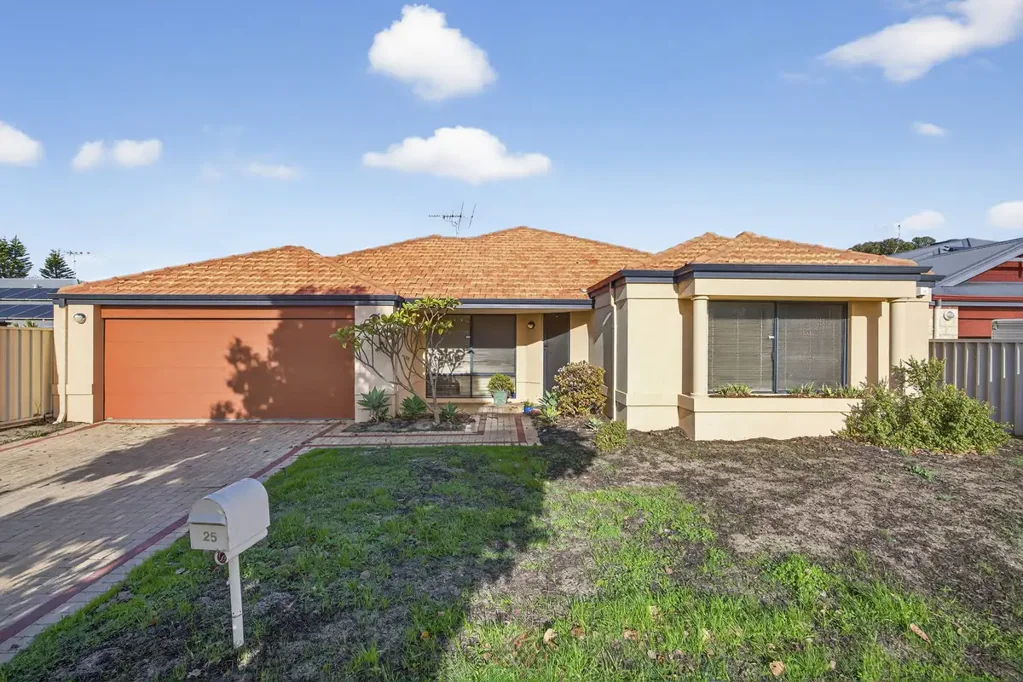 25 Coffs Bend, Secret Harbour, WA 6173