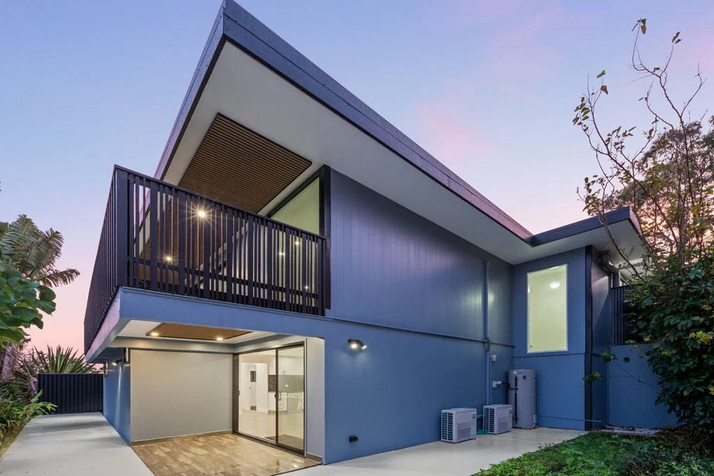 Upper Mount Gravatt 4房 重生中世纪标志，稀有双居空间 Fully Renovated Double Storey Dual Living